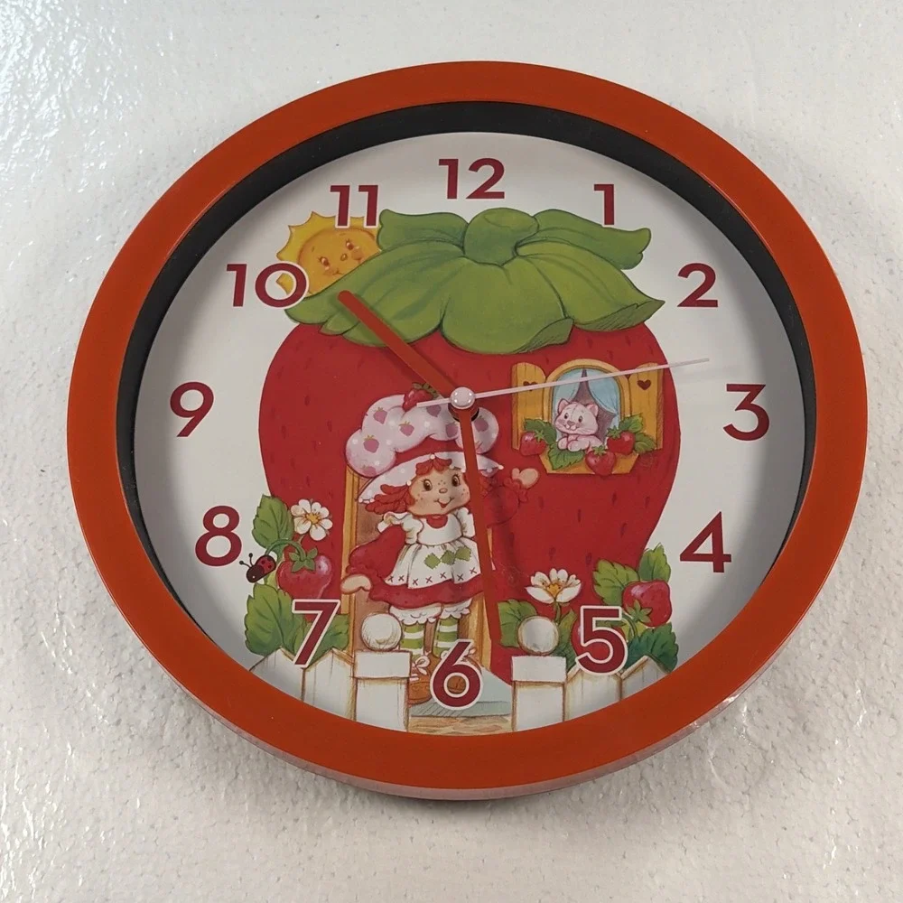 The World Of Strawberry Shortcake Battery Operated Wall Clock Working